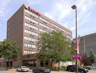 Hotel Ramada Convention Center Eau Claire Exteriér fotografie